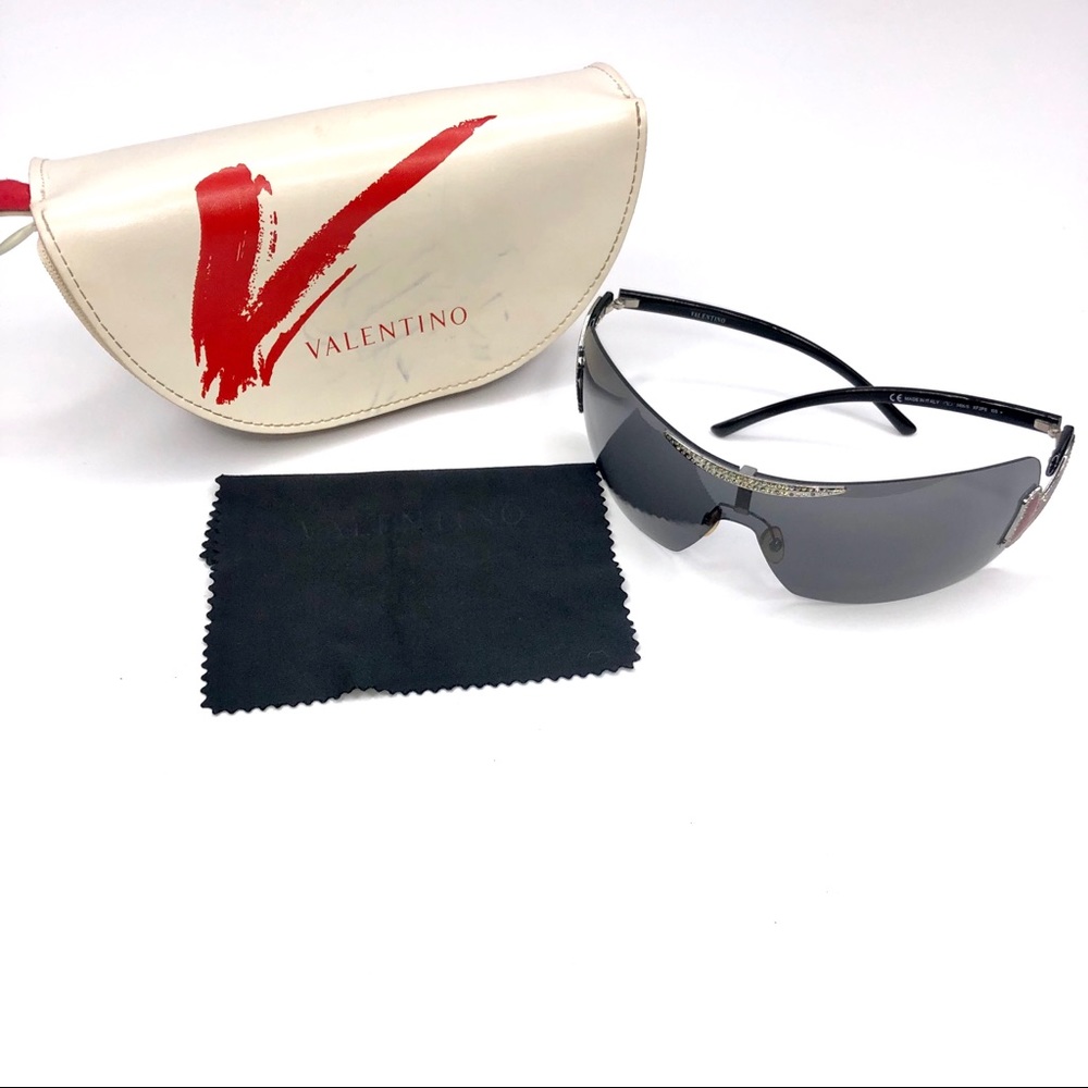 Valentino Sunglasses Model XF2P8